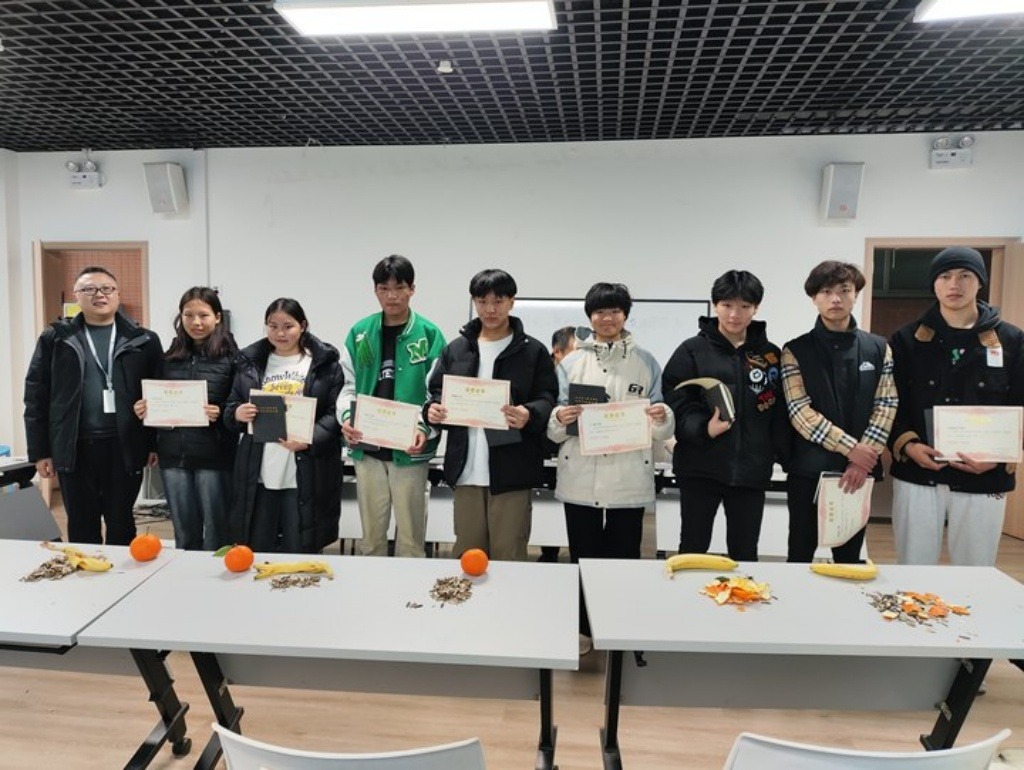 深入基层听心声 凝心聚力话成长