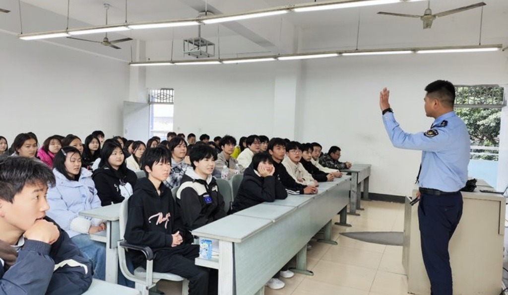 高峰持续进修学院开展五年一贯制消防安全培训演练活动