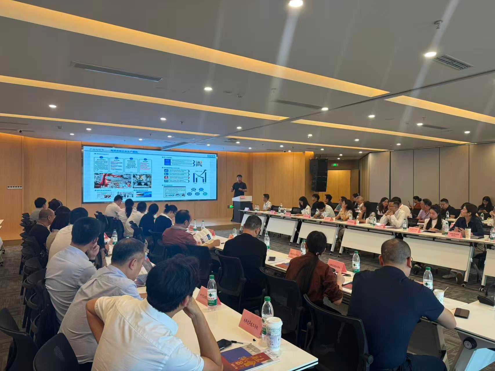 四川长江职业学院应邀出席成都市技能人才发展促进会、成都市民办职业技能培训协会“党建引领 校校合作 职培共建 协同发展”第一次职培专题交流会并作专题推广